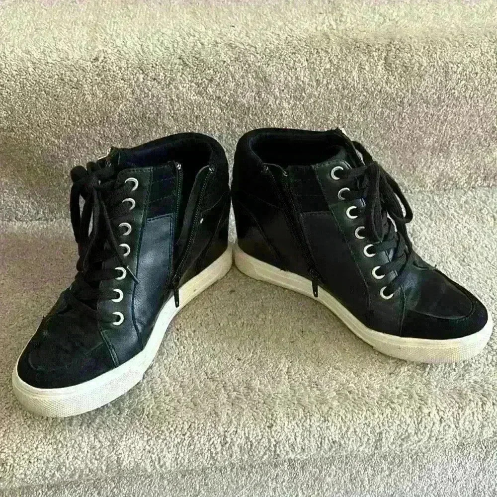 Aldo zipper with faux lace up leather wedge platform sneaker. Size 6.5 heel 2.5” - Picture 2 of 4